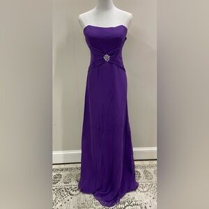 NWT Jordan Bridesmaid Dress. Size 8.